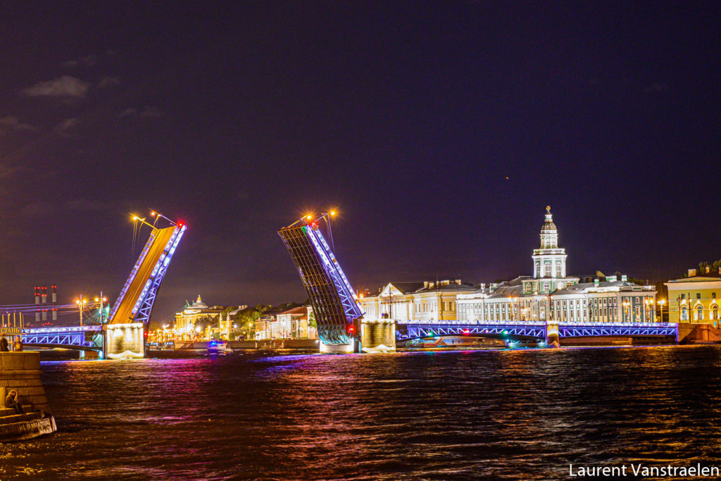 Opening of the Palace bridge in Saint Petersburg